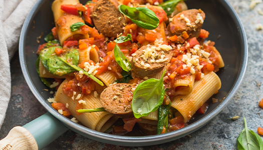 Foto van het klaargemaakte gerecht Rigatoni met worst