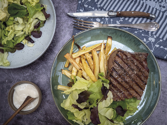 Foto van gerecht Paardensteak met pastinaakfrietjes